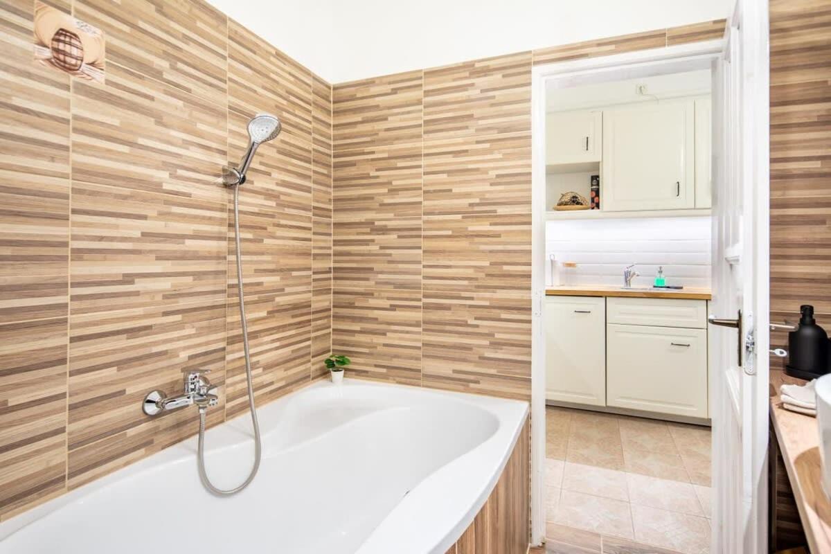 Convenient Apartment At Gastro Driven Location بودابست المظهر الخارجي الصورة